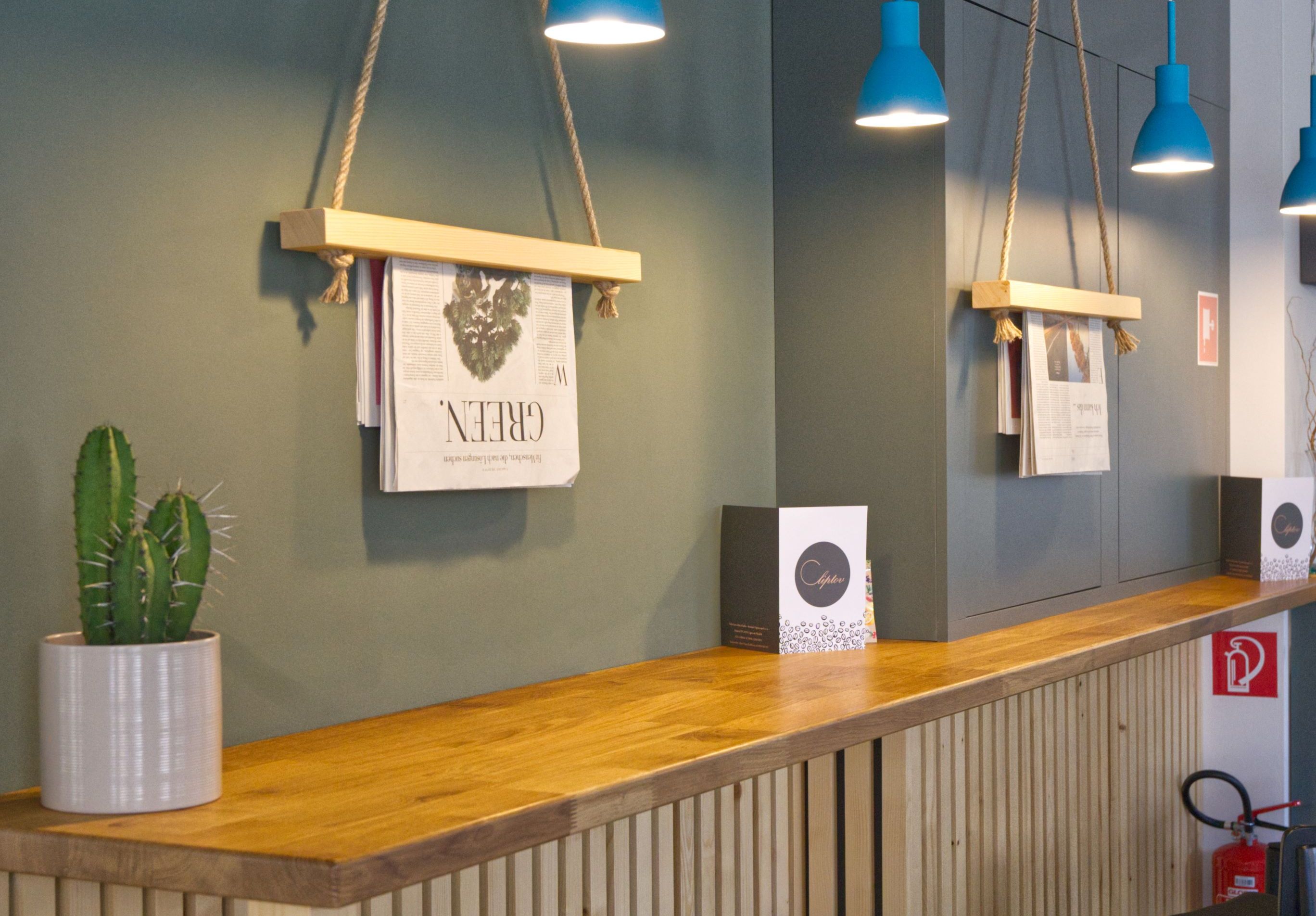 Image inside the coffee shop showing the individual sitting space with high chairs.